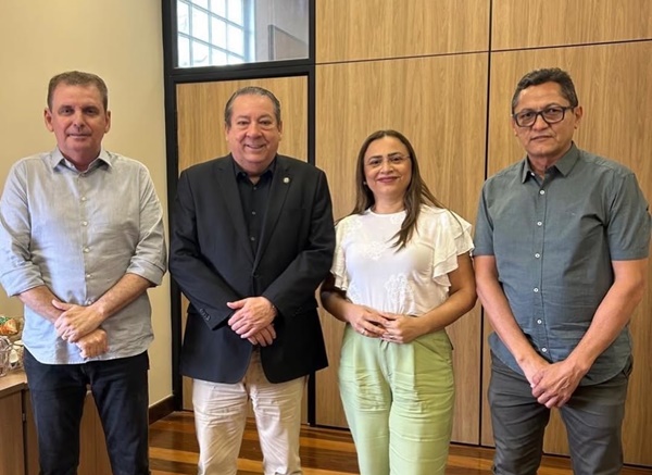 Em João Pessoa: Prefeita de São Domingos, Adeilza Soares cumpre agenda administrativa ao lado do deputado Chico Mendes em busca de novos pleitos para São Domingos adeilza1 - Em João Pessoa: Prefeita de São Domingos, Adeilza Soares cumpre agenda administrativa ao lado do deputado Chico Mendes em busca de novos pleitos para São Domingos