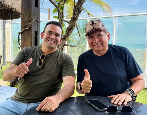 Adriano Galdino e Jhony Bezerra se reúnem, afastam ruídos políticos e reforçam alinhamento para 2026 adrianoedr2 600x470 - Adriano Galdino e Jhony Bezerra se reúnem, afastam ruídos políticos e reforçam alinhamento para 2026