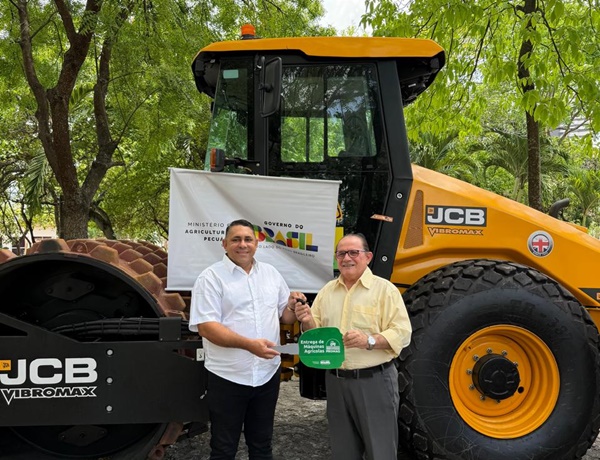 Em Aparecida: Prefeito João Neto conquista nova máquina compactadora junto ao Ministério da Agricultura para reforçar serviços do município ap - Em Aparecida: Prefeito João Neto conquista nova máquina compactadora junto ao Ministério da Agricultura para reforçar serviços do município