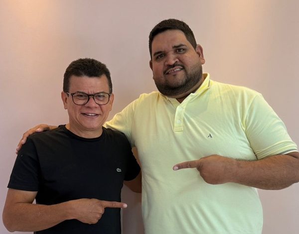 Juninho Saia Rodada recebe apoio político do suplente de vereador, Professor Djanni em Caicó carauba 600x470 - Juninho Saia Rodada recebe apoio político do suplente de vereador, Professor Djanni em Caicó