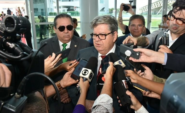 João Azevêdo apresenta nesta segunda-feira revista com ações e conquistas do governo em 2025 joao 768x470 1 - João Azevêdo apresenta nesta segunda-feira revista com ações e conquistas do governo em 2025