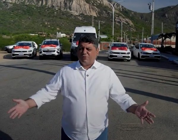 Prefeito Thially Aristóteles entrega nova frota de veículos e reforça serviços públicos em Vieirópolis thiallyv 600x470 - Prefeito Thially Aristóteles entrega nova frota de veículos e reforça serviços públicos em Vieirópolis