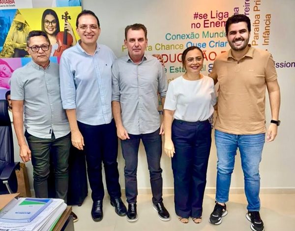 Ao lado de Chico Mendes, prefeita Adeilza Soares articula novos pleitos para a educação de São Domingos em agenda com secretário Wilson Filho na capital wssd 600x470 - Ao lado de Chico Mendes, prefeita Adeilza Soares articula novos pleitos para a educação de São Domingos em agenda com secretário Wilson Filho na capital