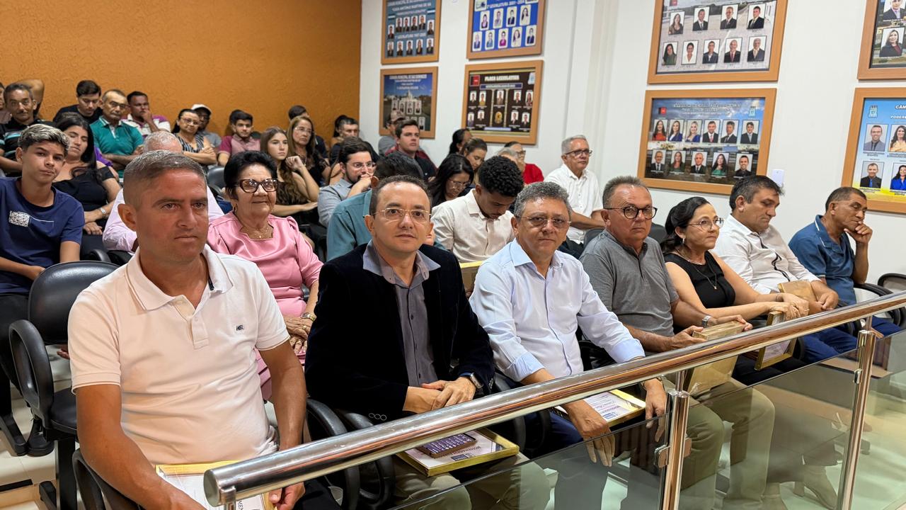 20sd - Câmara Municipal de São Domingos abre trabalhos legislativos de 2026, inaugura plenário reformado e presta homenagem a ex-vereadores
