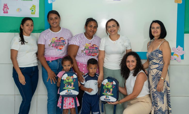 Prefeitura de São Domingos realiza entrega de fardamento e kits escolares para alunos da rede municipal DSC08660 780x470 - Prefeitura de São Domingos realiza entrega de fardamento e kits escolares para alunos da rede municipal