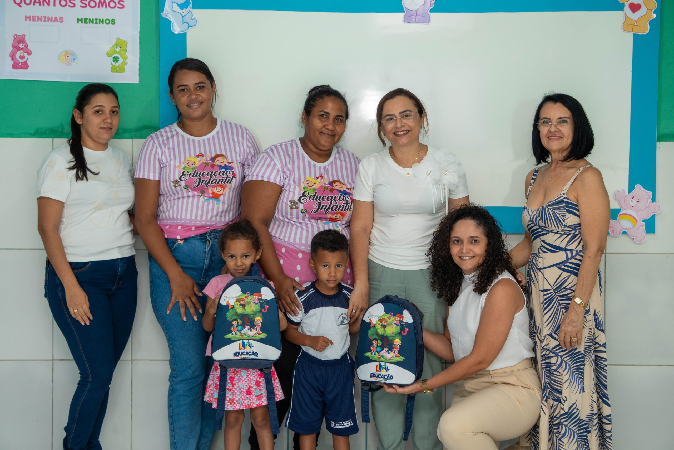 Prefeitura de São Domingos realiza entrega de fardamento e kits escolares para alunos da rede municipal DSC08660 scaled - Prefeitura de São Domingos realiza entrega de fardamento e kits escolares para alunos da rede municipal