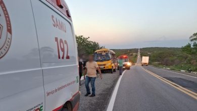 Colisão entre ônibus com universitários e carreta deixa feridos na BR-230 entre Pombal e Aparecida, no Sertão da Paraíba SAMU 390x220 - Colisão entre ônibus com universitários e carreta deixa feridos na BR-230 entre Pombal e Aparecida, no Sertão da Paraíba