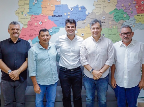Deputado Júnior Araújo participa de reunião com secretário estadual de Saúde e vereadores de Cajazeiras SaveClip.App 627131465 18553322938048840 7127506587889450616 n - Deputado Júnior Araújo participa de reunião com secretário estadual de Saúde e vereadores de Cajazeiras