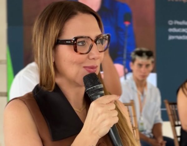 Prefeita Denise Bayma anuncia atualização do regime de 30 horas e reforça valorização do magistério deniseb 600x470 - Prefeita Denise Bayma anuncia atualização do regime de 30 horas e reforça valorização do magistério