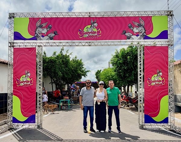 Deputado Chico Mendes prestigia tradicional Corrida de Jegue em Bom Jesus ao lado da prefeita Denise Bayma jeguebomjesus 600x470 - Deputado Chico Mendes prestigia tradicional Corrida de Jegue em Bom Jesus ao lado da prefeita Denise Bayma
