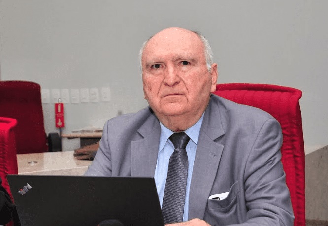 Nominando Diniz protocola pedido de aposentadoria e abre disputa por vagas no TCE-PB nominandoTCE - Nominando Diniz protocola pedido de aposentadoria e abre disputa por vagas no TCE-PB