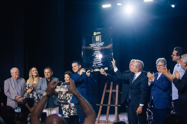 Teatro Municipal Ernani Sátyro é inaugurado, em Patos, com show de Petrúcio Amorim e presença de autoridades e ativistas cultura 001P - Teatro Municipal Ernani Sátyro é inaugurado, em Patos, com show de Petrúcio Amorim e presença de autoridades e ativistas cultura