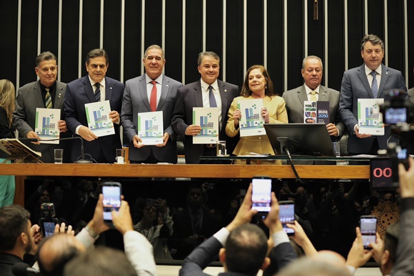 “Trabalho para ver o ‘Made in Paraíba’ ser sinônimo de qualidade e competitividade”, diz Efraim em evento da CNI EFRAIM - “Trabalho para ver o ‘Made in Paraíba’ ser sinônimo de qualidade e competitividade”, diz Efraim em evento da CNI
