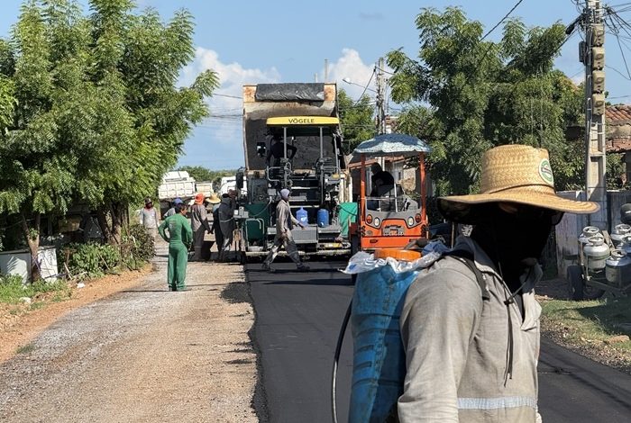Prefeitura de Sousa avança com obras de pavimentação ao beneficiar o bairro Nossa Senhora de Fátima com asfaltamento SSA 700x470 - Prefeitura de Sousa avança com obras de pavimentação ao beneficiar o bairro Nossa Senhora de Fátima com asfaltamento