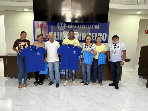 Câmara de Uiraúna fortalece valorização dos servidores com entrega de novos fardamentos UNA - Câmara de Uiraúna fortalece valorização dos servidores com entrega de novos fardamentos