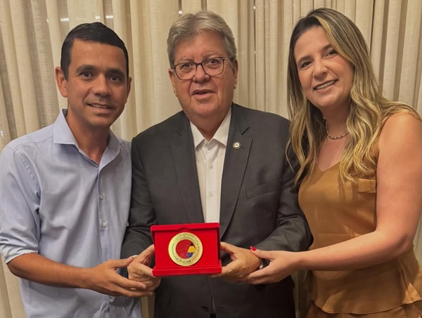 Prefeito Alberto de Braz recebe Selo Ouro de Alfabetização em Brasília e destaca avanço educacional de Santa Cruz albertob - Prefeito Alberto de Braz recebe Selo Ouro de Alfabetização em Brasília e destaca avanço educacional de Santa Cruz