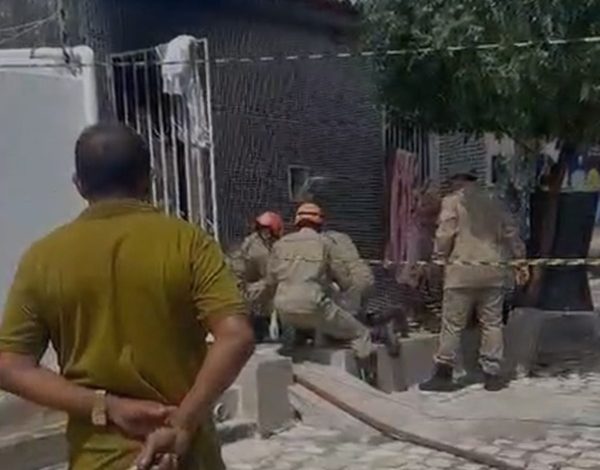 Tragédia em Cajazeiras: incêndio em residência deixa mãe e filha mortas cz01 600x470 - Tragédia em Cajazeiras: incêndio em residência deixa mãe e filha mortas