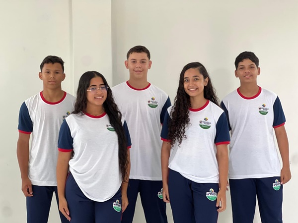 Prefeitura entrega kit escolar e fardamento para alunos da rede municipal em Bernardino Batista fardamento - Prefeitura entrega kit escolar e fardamento para alunos da rede municipal em Bernardino Batista