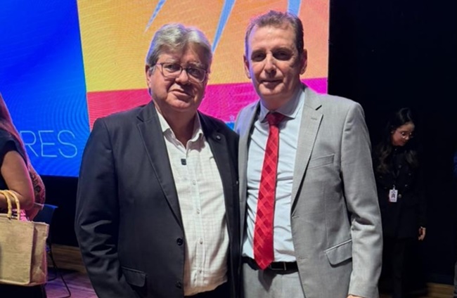 Ao lado de João Azevêdo, Deputado Chico Mendes celebra posse de mil novos professores e destaca avanços históricos na educação da Paraíba joaoechico - Ao lado de João Azevêdo, Deputado Chico Mendes celebra posse de mil novos professores e destaca avanços históricos na educação da Paraíba