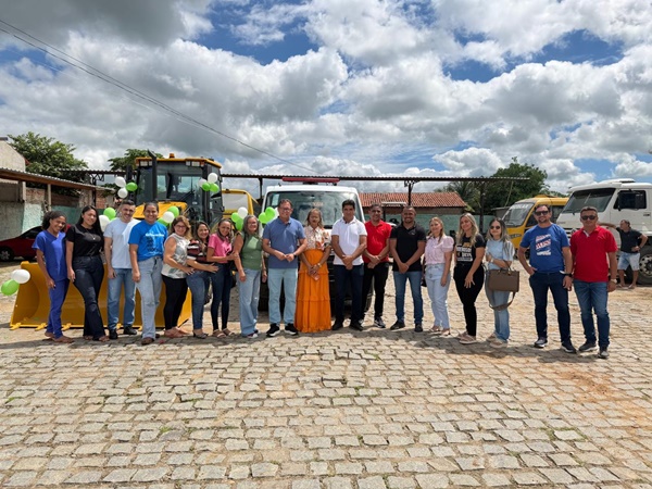 Prefeito Dr. Ronaldo Gonçalves entrega ambulância e retroescavadeira e celebra novos avanços em Lastro lastro001 1 - Prefeito Dr. Ronaldo Gonçalves entrega ambulância e retroescavadeira e celebra novos avanços em Lastro