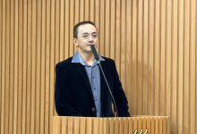 leo 1 220x150 - “Cadê a lista?”: Vice-prefeito Leonardo Nóbrega ironiza críticas da oposição sobre concurso em São Domingos; VEJA