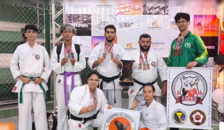 Professor Rogério Sousa celebra conquistas de atletas de Monte Horebe no Campeonato Cearense de Karatê mhkarate - Professor Rogério Sousa celebra conquistas de atletas de Monte Horebe no Campeonato Cearense de Karatê