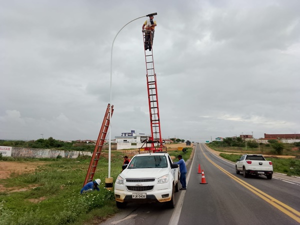 Prefeitura de Patos implanta nova iluminação em LED na entrada da cidade patos 1 - Prefeitura de Patos implanta nova iluminação em LED na entrada da cidade