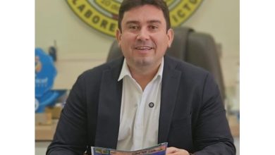 Prefeito Hélder Carvalho sanciona lei que homenageia Laura de Sousa Camilo no novo Centro de Inclusão e Línguas de Sousa HELDER0001 390x220 - Prefeito Hélder Carvalho sanciona lei que homenageia Laura de Sousa Camilo no novo Centro de Inclusão e Línguas de Sousa