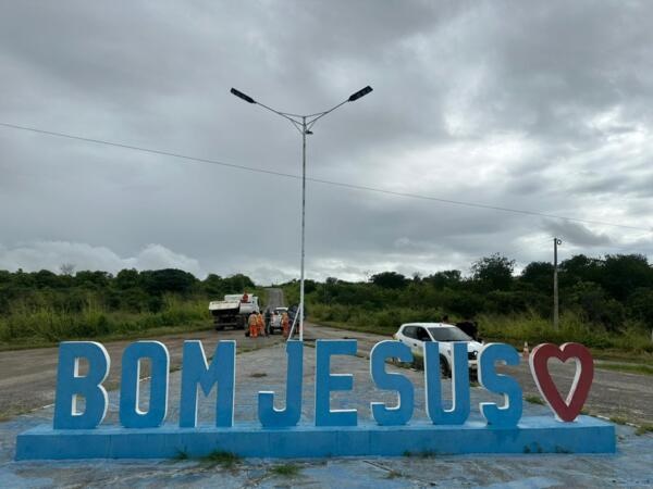 Parceria entre Prefeitura de Bom Jesus e Governo do Estado assegura recuperação e roço da rodovia PB-417 bjbr - Parceria entre Prefeitura de Bom Jesus e Governo do Estado assegura recuperação e roço da rodovia PB-417