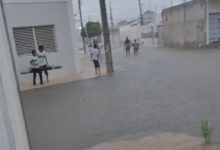 chuvas 220x150 - Chuva volta a atingir Sousa e provoca novos alagamentos em vários bairros nesta quarta-feira