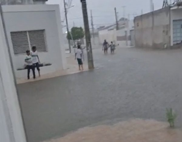 Chuva volta a atingir Sousa e provoca novos alagamentos em vários bairros nesta quarta-feira chuvas 600x470 - Chuva volta a atingir Sousa e provoca novos alagamentos em vários bairros nesta quarta-feira