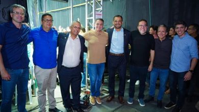"Em Serra Branca, Efraim reforça parceria com prefeito Alexandre e participa de missa com Padre Fabrício" efraimserra01 390x220 - "Em Serra Branca, Efraim reforça parceria com prefeito Alexandre e participa de missa com Padre Fabrício"