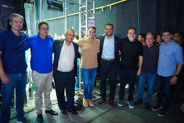 "Em Serra Branca, Efraim reforça parceria com prefeito Alexandre e participa de missa com Padre Fabrício" efraimserra01 - "Em Serra Branca, Efraim reforça parceria com prefeito Alexandre e participa de missa com Padre Fabrício"