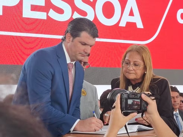 Leo Bezerra toma posse como prefeito de João Pessoa e promete gestão com foco social leojp - Leo Bezerra toma posse como prefeito de João Pessoa e promete gestão com foco social