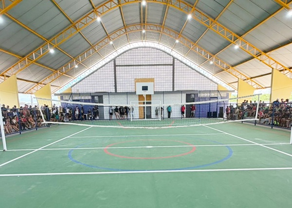 Em São José da Lagoa Tapada: Prefeito Neto de Coraci entrega ginásio poliesportivo e resgata obra parada há 8 anos neto002 - Em São José da Lagoa Tapada: Prefeito Neto de Coraci entrega ginásio poliesportivo e resgata obra parada há 8 anos