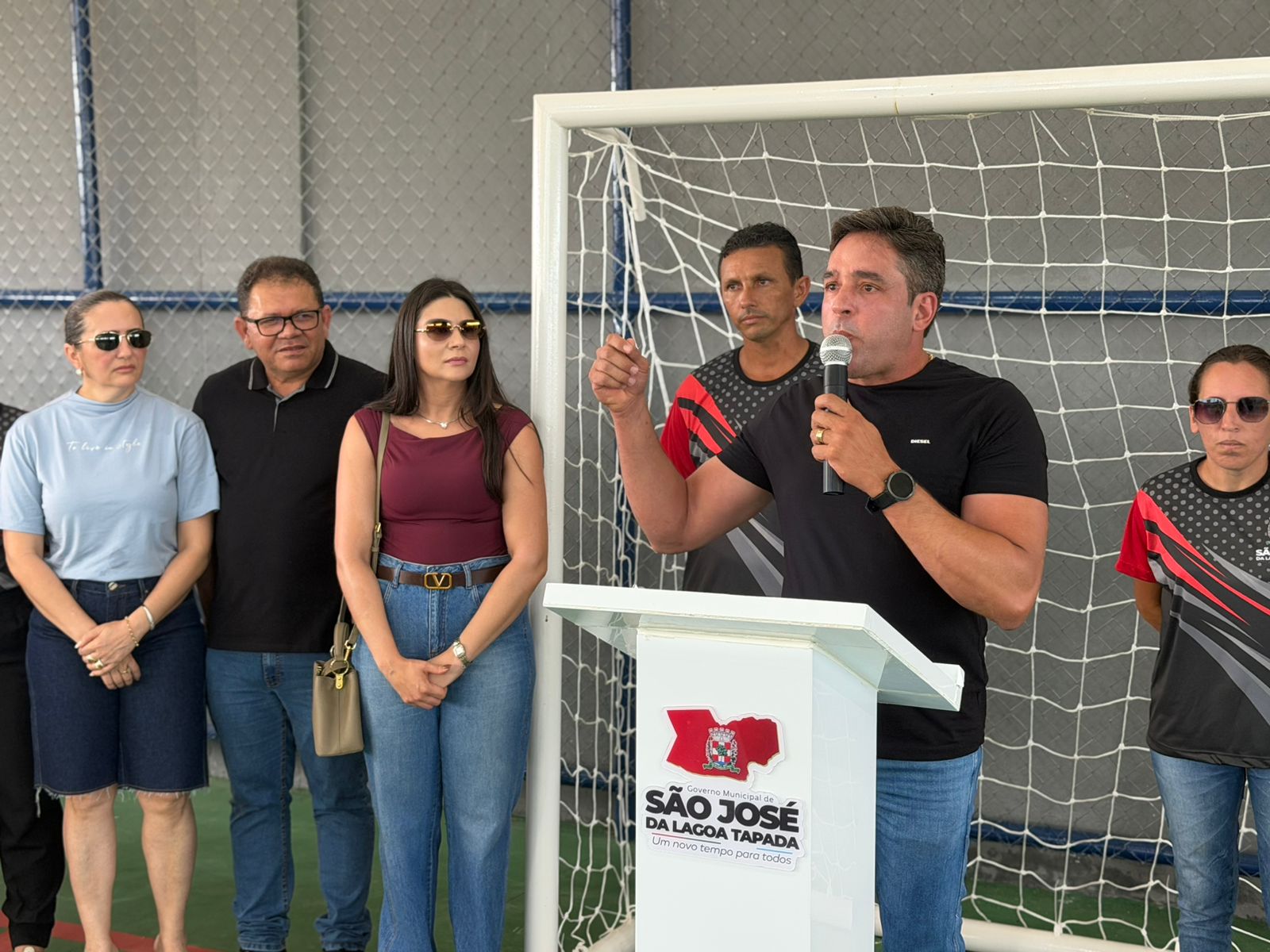 Em São José da Lagoa Tapada: Prefeito Neto de Coraci entrega ginásio poliesportivo e resgata obra parada há 8 anos neto004 - Em São José da Lagoa Tapada: Prefeito Neto de Coraci entrega ginásio poliesportivo e resgata obra parada há 8 anos