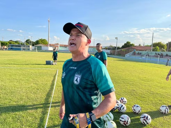 Sousa demite Alessandro Telles após início ruim na Série D e mira reação no Nordestão ss - Sousa demite Alessandro Telles após início ruim na Série D e mira reação no Nordestão