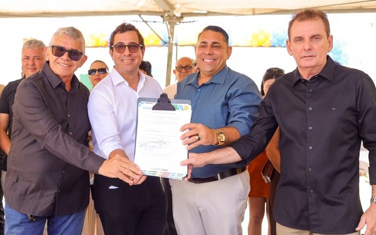 Deputado Chico Mendes participa das comemorações dos 32 anos de Aparecida e destaca investimentos ao lado do prefeito João Neto 001 1 750x470 - Deputado Chico Mendes participa das comemorações dos 32 anos de Aparecida e destaca investimentos ao lado do prefeito João Neto