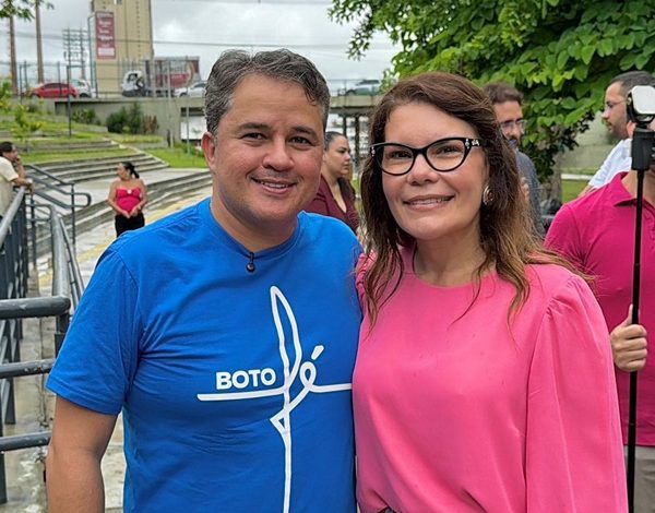 Pré-candidato ao governo da Paraíba Efraim Filho reforça palanque em Campina com apoio da vereadora Fabiana Gomes do Podemos EFRAIM 600x470 - Pré-candidato ao governo da Paraíba Efraim Filho reforça palanque em Campina com apoio da vereadora Fabiana Gomes do Podemos