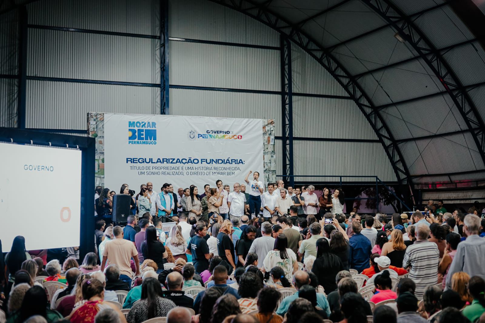 Em Belo Jardim: Ao lado do prefeito Gilvandro Estrela, governadora Raquel Lyra entrega novo Terminal Rodoviário e títulos de propriedade Janaina Pepeu Secom11 - Em Belo Jardim: Ao lado do prefeito Gilvandro Estrela, governadora Raquel Lyra entrega novo Terminal Rodoviário e títulos de propriedade