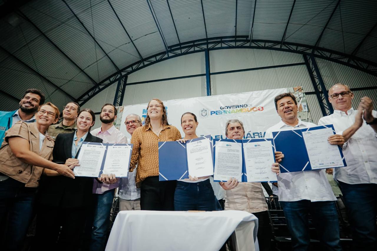 Em Belo Jardim: Ao lado do prefeito Gilvandro Estrela, governadora Raquel Lyra entrega novo Terminal Rodoviário e títulos de propriedade Janaina Pepeu Secom7 - Em Belo Jardim: Ao lado do prefeito Gilvandro Estrela, governadora Raquel Lyra entrega novo Terminal Rodoviário e títulos de propriedade