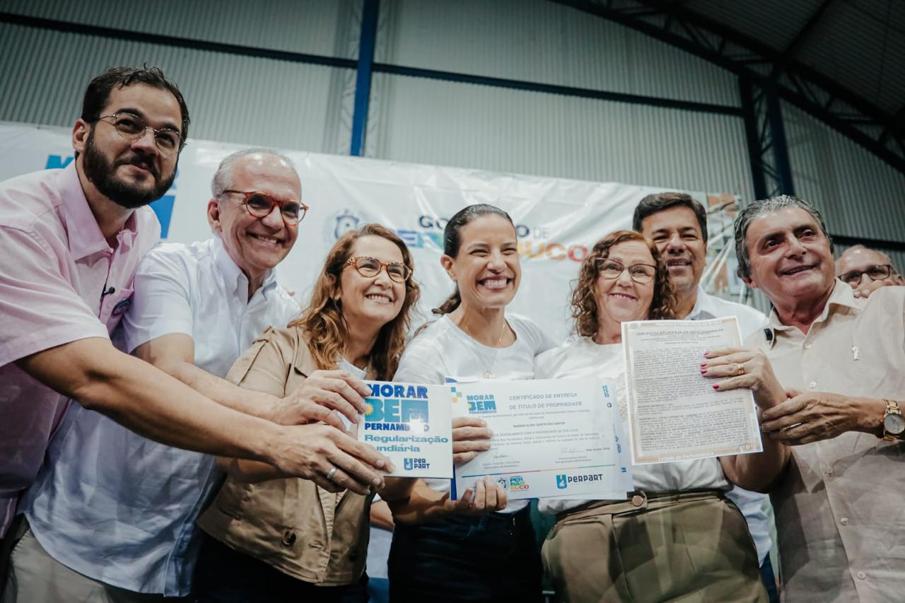 Em Belo Jardim: Ao lado do prefeito Gilvandro Estrela, governadora Raquel Lyra entrega novo Terminal Rodoviário e títulos de propriedade Janaina Pepeu Secom9 - Em Belo Jardim: Ao lado do prefeito Gilvandro Estrela, governadora Raquel Lyra entrega novo Terminal Rodoviário e títulos de propriedade
