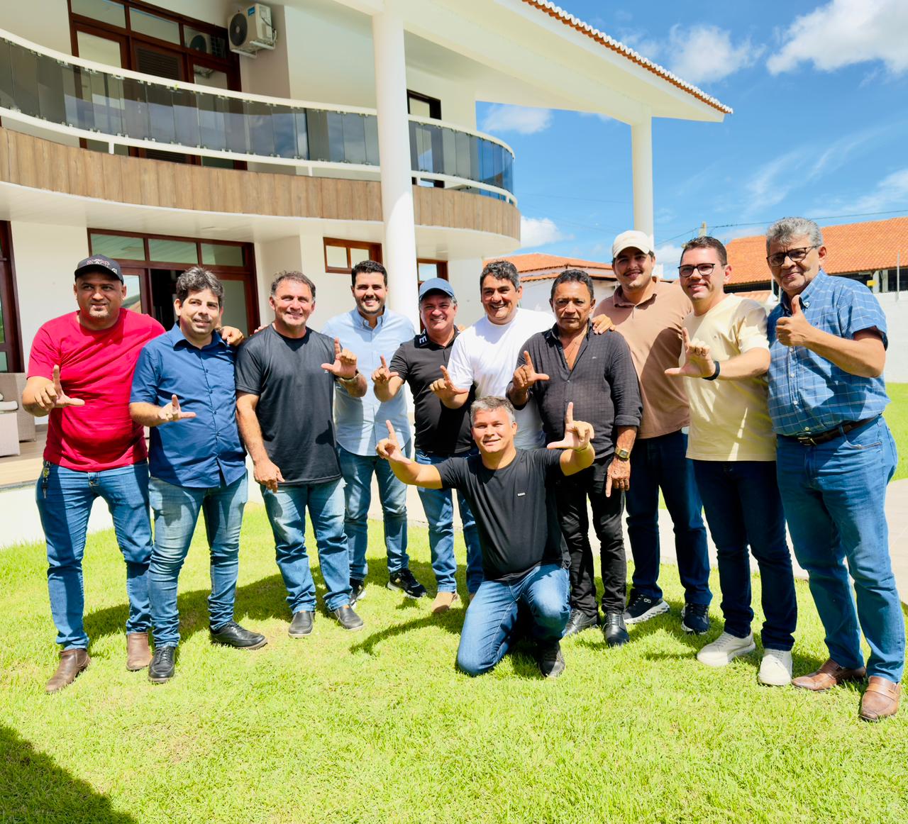 Prefeito Lucas Braga oficializa apoio à pré-candidatura de Larúcia Sá em Marizópolis LUCASELARUCIA2 - Prefeito Lucas Braga oficializa apoio à pré-candidatura de Larúcia Sá em Marizópolis