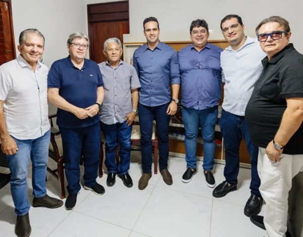 Em Pombal : Ex-prefeito Dr. Verissinho e vice Silvanio do Ó anunciam apoio a Lucas Ribeiro, João Azevêdo e Nabor Pombal2 600x470 - Em Pombal : Ex-prefeito Dr. Verissinho e vice Silvanio do Ó anunciam apoio a Lucas Ribeiro, João Azevêdo e Nabor