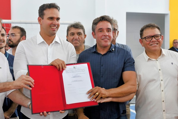 Governador Lucas Ribeiro entrega escola reformada e amplia investimentos em São José da Lagoa Tapada SJLT NETO - Governador Lucas Ribeiro entrega escola reformada e amplia investimentos em São José da Lagoa Tapada