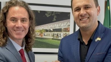 aldoevene 390x220 - Bernardino Batista é contemplado com van para reforço na saúde por meio de articulação do senador Veneziano