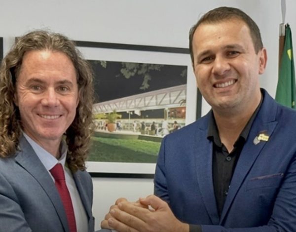Bernardino Batista é contemplado com van para reforço na saúde por meio de articulação do senador Veneziano aldoevene 600x470 - Bernardino Batista é contemplado com van para reforço na saúde por meio de articulação do senador Veneziano