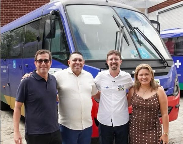 Prefeito João Neto garante ônibus para a saúde de Aparecida por meio do programa Agora Tem Especialistas aparecida1 600x470 - Prefeito João Neto garante ônibus para a saúde de Aparecida por meio do programa Agora Tem Especialistas