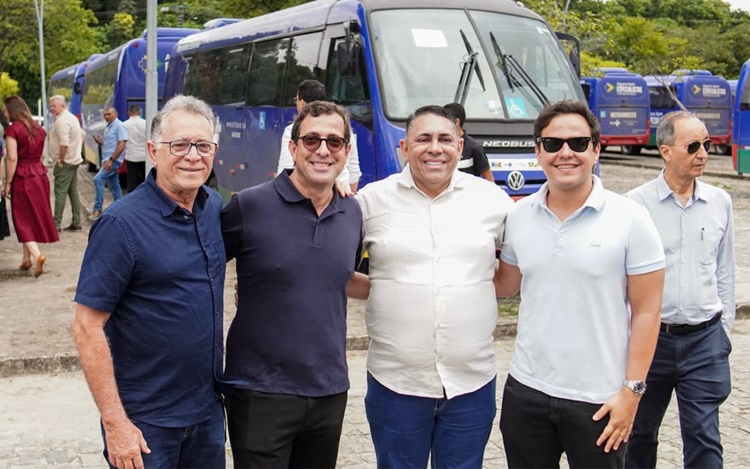 Prefeito João Neto garante ônibus para a saúde de Aparecida por meio do programa Agora Tem Especialistas aparecida2 - Prefeito João Neto garante ônibus para a saúde de Aparecida por meio do programa Agora Tem Especialistas