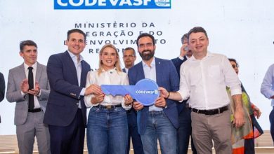 Hugo Motta participa da entrega de mais de 60 veículos e máquinas para fortalecer serviços nos municípios da Paraíba blog 390x220 - Hugo Motta participa da entrega de mais de 60 veículos e máquinas para fortalecer serviços nos municípios da Paraíba